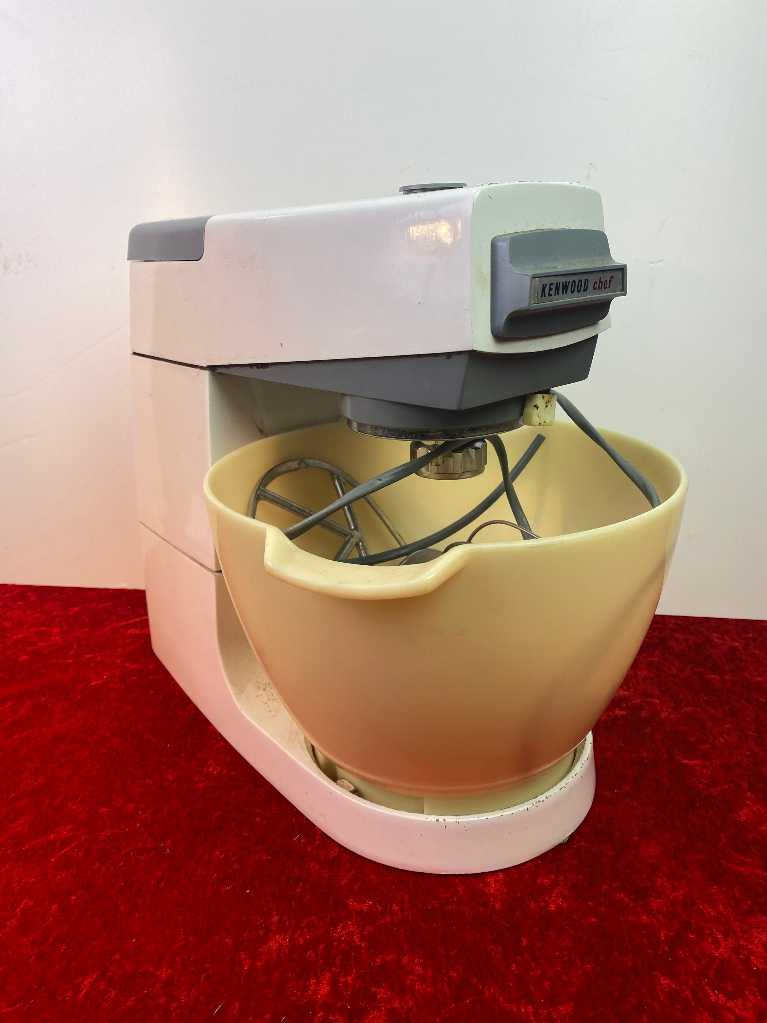 Lovely vintage Kenwood Chef kitchen mixer with 3 attachments and bowl