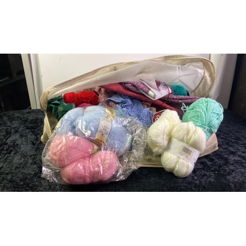 1017 - Collection of mixed wools.