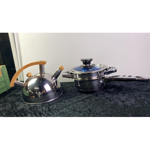 1050 - New stove top kettle and 2 Swissline pans