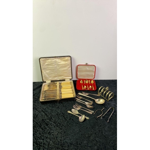 1051 - Selection of silver plated items.