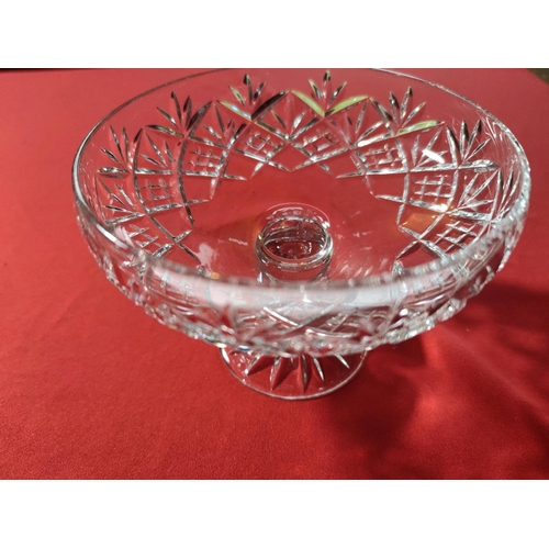 1092 - Fab collection of crystal and various glassware styles of bonbon and sweet dishes