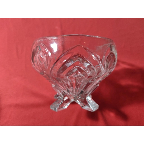 1092 - Fab collection of crystal and various glassware styles of bonbon and sweet dishes