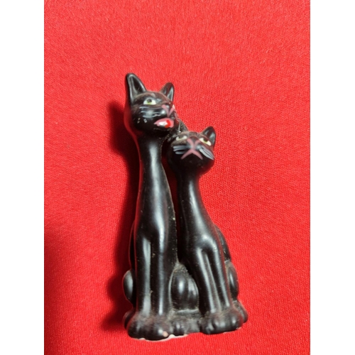 1118 - Verible 'cat'aligue of vintage feline figurines! Inc Avon 'Moonwind' perfume black cat bottle, Siame... 