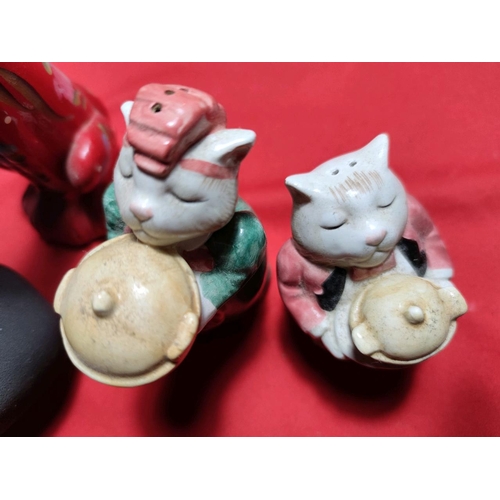 1118 - Verible 'cat'aligue of vintage feline figurines! Inc Avon 'Moonwind' perfume black cat bottle, Siame... 