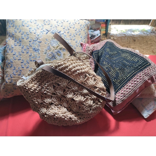 1122 - Selection of vintage cushions and handbags