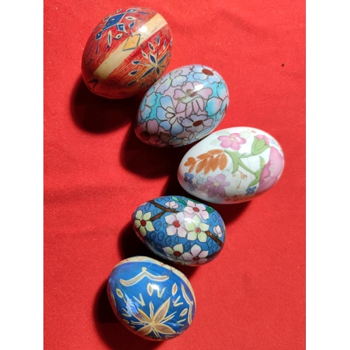 1144 - Collection of polished stone, ceramic and poss blown eggs, Inc 3 genuine vintage broody hen eggs