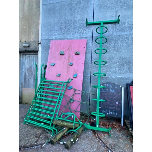 1450 - Large Climbing wall and frame