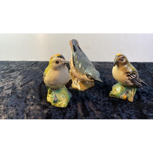 172 - 3 small Beswick bird figurines - 2 goldfinches and 1 Nuthatch