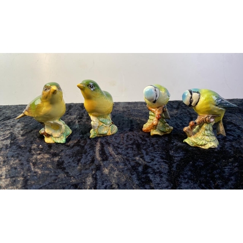 173 - Four small Beswick bird figurines - 2 Green Finches and 2 Small Blue Tits