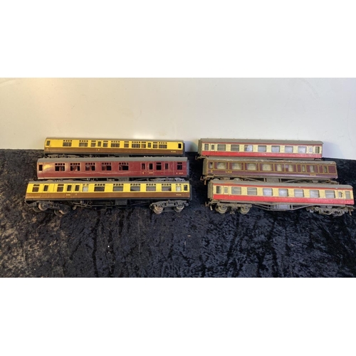 273 - 6 items of 00 scale rolling stock, including LMS 5772