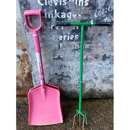 874 - A pair of pink plastic shovels, along with a long-handled garden claw