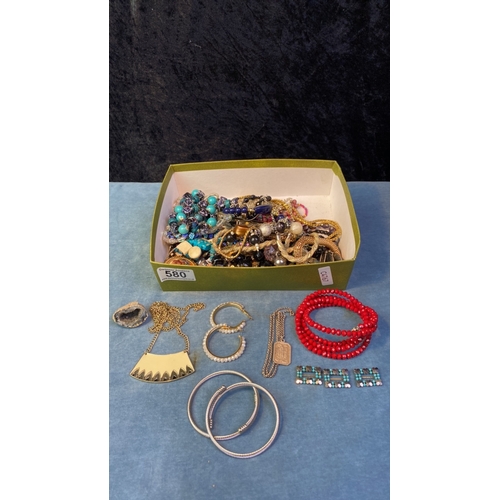 580 - Box of mixed costume jewellery incl. necklaces and bracelets ... Some lovely sparkles!