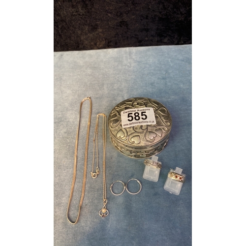 585 - Lovely white metal trinket box containing pretty silver marked rings, necklace and earrings
