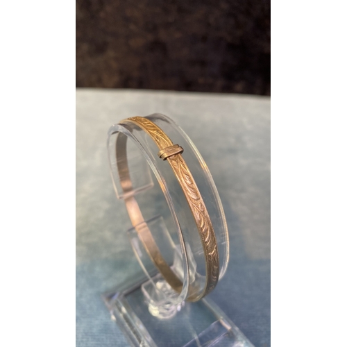 588 - Two pretty silver marked bangles