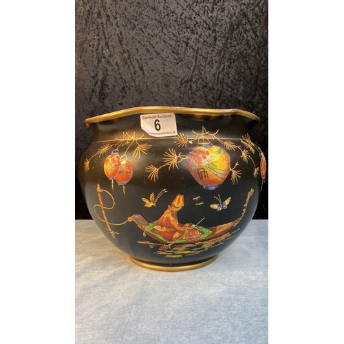 6 - Oriental style jardiniere with hand painted gold detail. Marked ‘Venetian’ and Made in England to ba... 