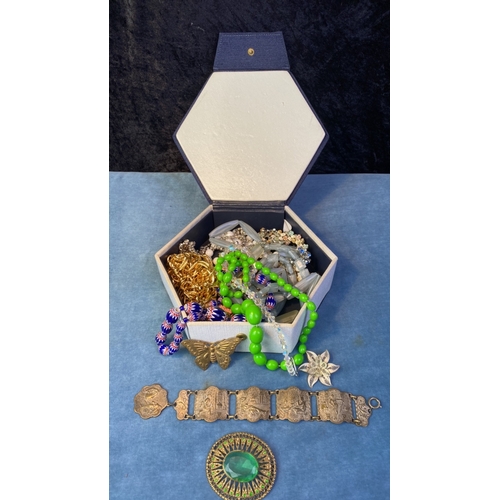 604 - Super box of modern and vintage costume jewellery