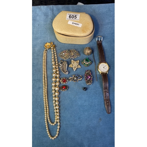 605 - Lovely vintage broaches, Casio watch and hatpins