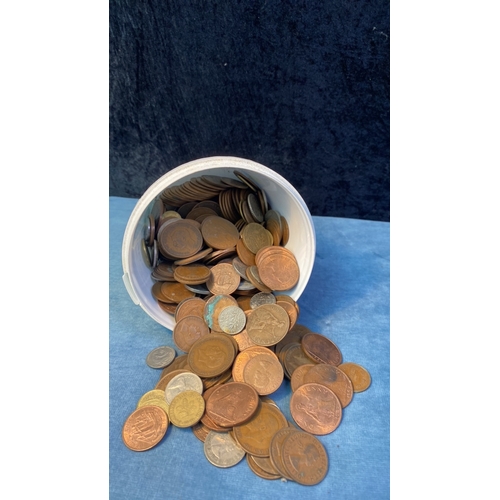636 - Exciting bucket of mixed coinage from UK and international