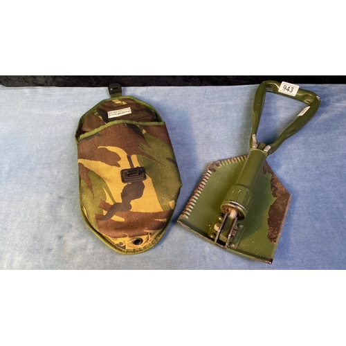 943 - Kloof Meljburg collapsible shovel in canvas carry case