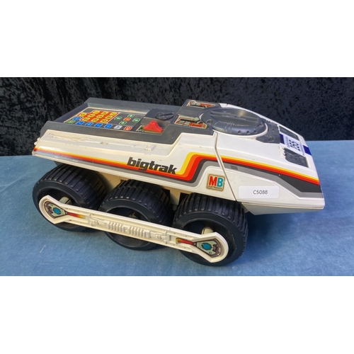 255 - Vintage MB Bigtrak programmable electronic vehicle