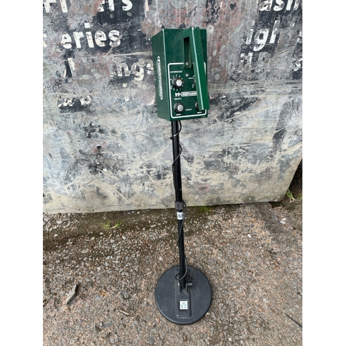 268 - Vintage Fieldmaster 44 metal detector