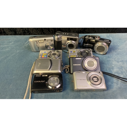 301 - A plethora of pocket digital cameras, everything including Kodak, Easy Share, Samsung, Sony Cybersho... 