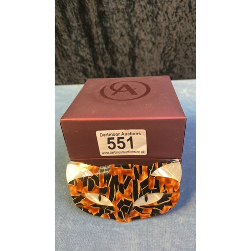 Lot 551       