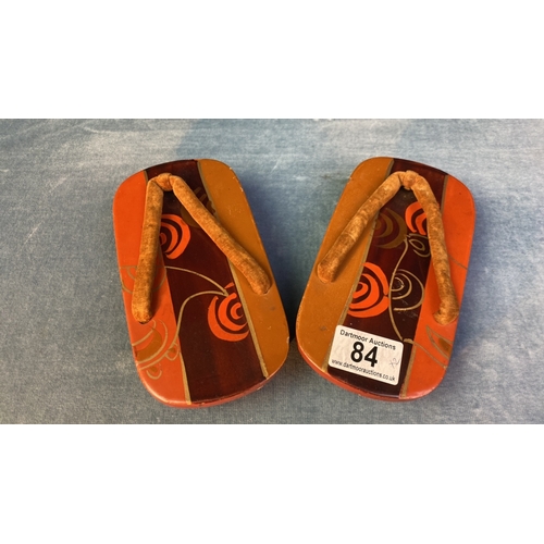 84 - Authentic vintage Japanese wooden sandals with beautiful floral pattern