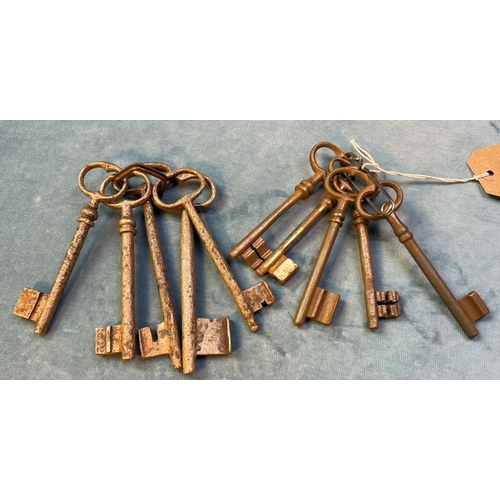 128 - More interesting antique Skeleton keys some uncut. Highly decorative and approx. 16cm