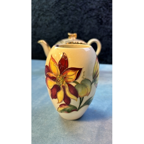 170 - Superb lot incl. a beautiful vintage Moorcroft Pottery vase decorated in the much sought after Lusci... 