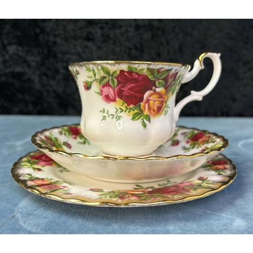 104 - 21 piece Royal Albert Country Roses tea service