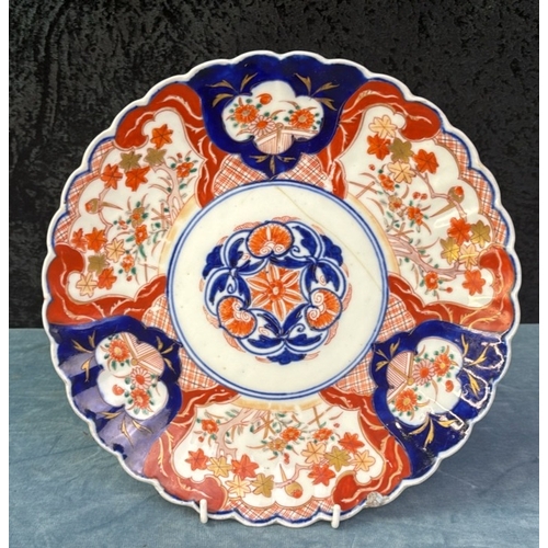 42 - Two hand painted Imari plates, diameters 21cm and 28cm (crack to larger plate)