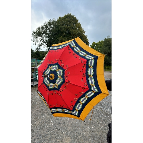 120 - A fabulously quirky brace of 'brollies, one with appropriate duck head handle, the other bent bamboo