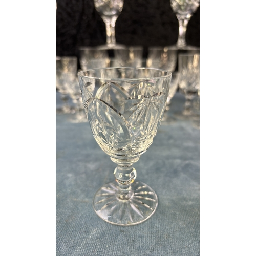 160 - Get ready for those Christmas drinks parties with a good set of crystal sherry and port glasses with... 