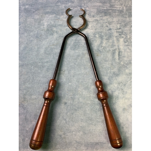 200 - A pair of new boxed Port Tongs for the romantic wine aficionado who has everything, and likes to thi... 