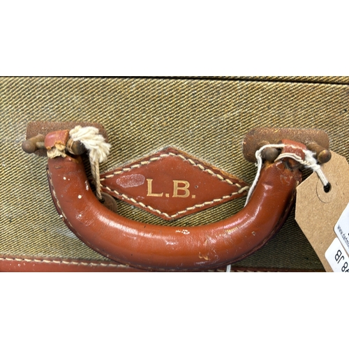 24 - Lincoln Zepherweight vintage 1950s suitcase with leather trim, in very good condition, with key, app... 