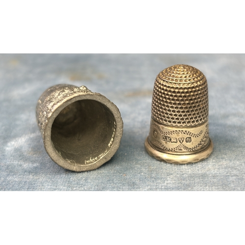 579 - Decorative Charles Horner thimble, Chester 1916 and a pewter thimble depicting a badger with cubs