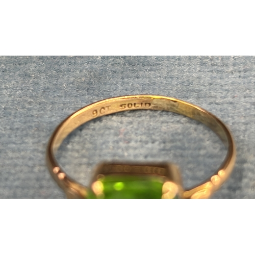 605 - 9ct gold ring with green stone, 1.8g, size O