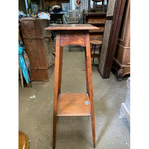 635 - Wonderful, classic 1930's oak plant stand.  H89cm x W34cm (at base).