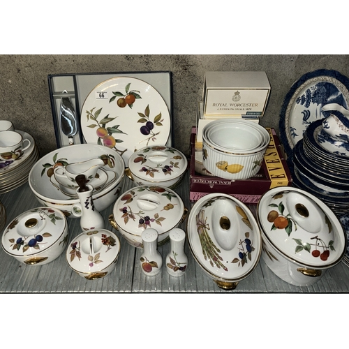 66 - Large collection of Royal Worcester Evesham Gold Edge dinnerware including boxed  take plate and sli... 