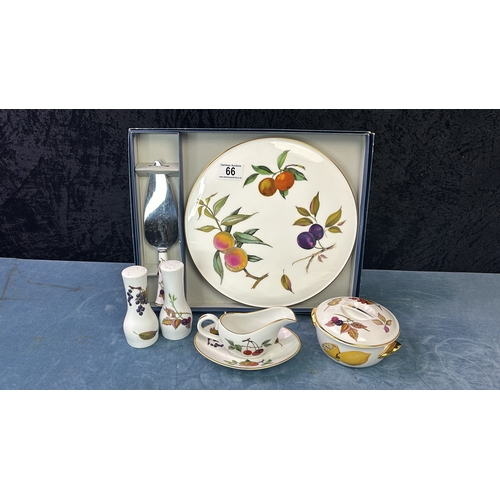 66 - Large collection of Royal Worcester Evesham Gold Edge dinnerware including boxed  take plate and sli... 