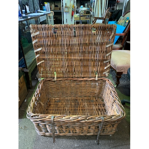 681 - Large wicker basket of some age once belonging to the well known laundry company 'Advance Linen Serv... 