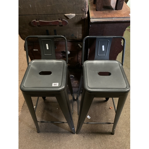 683 - 2 Vintage style metal bar stools H95cm