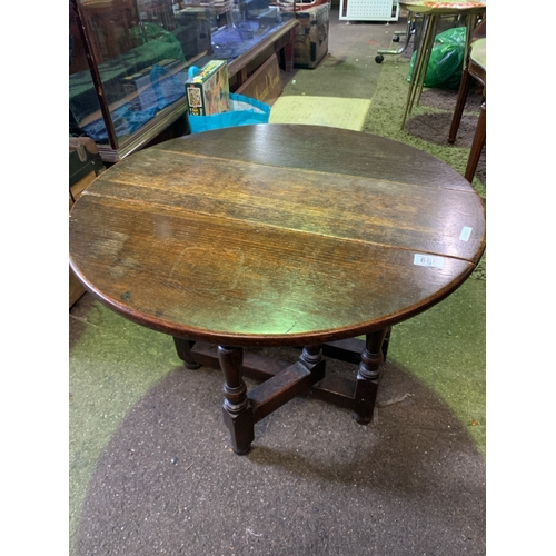 688 - Oak drop leaf occasional table.  H48CM x W70cm x D25cm.  Circular when extended.