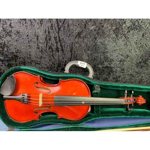 707 - A great starter violin kit with a plush lined case, a rich mahogany coloured violin with chin rest a... 