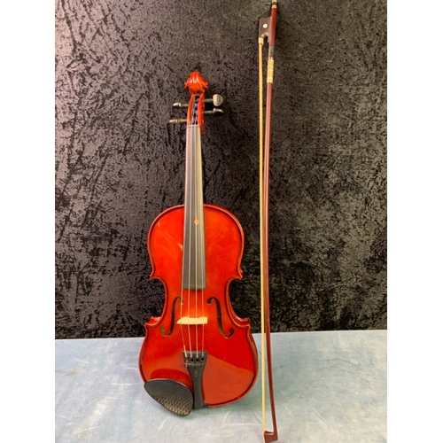 707 - A great starter violin kit with a plush lined case, a rich mahogany coloured violin with chin rest a... 