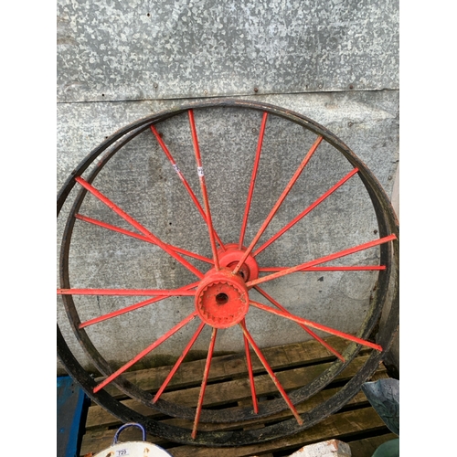 725 - Antique cast iron wagon wheel, 112cm diameter