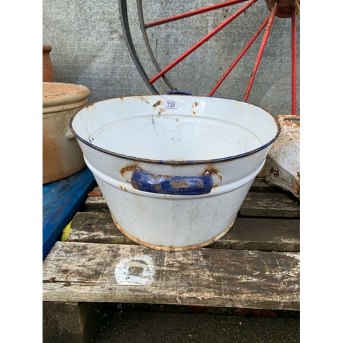 729 - Vintage enamelware tin bath L52cm