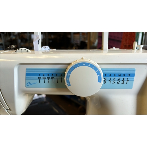 786 - An RS2000 CB series electric sewing machine