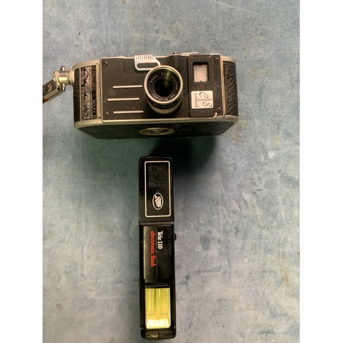 825 - More vintage cameras and accessories inc a Pal 3 way film splicer, Canon pocket camera, a Tele110 el... 